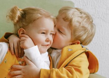 Братики и сестрички: как избегать ссор между детьми?